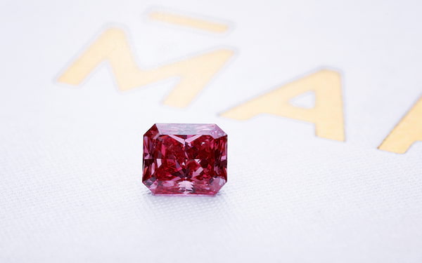 Diament naturalny Fancy Vivid Pink
