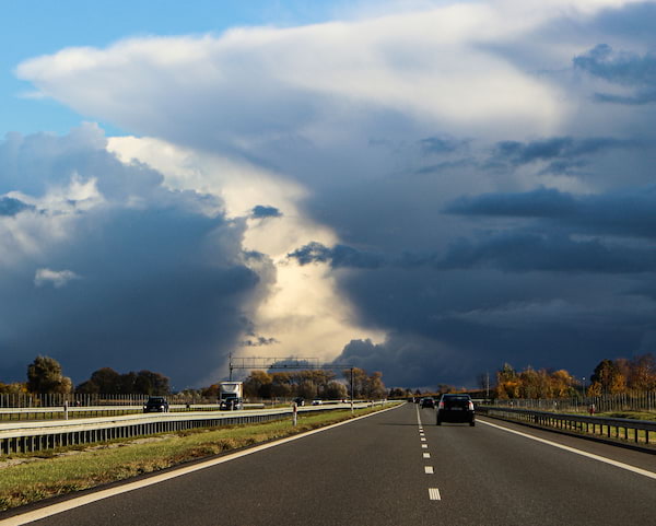 Niebo nad autostradą